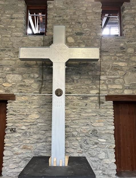 Cruz del Aneto restaurada.