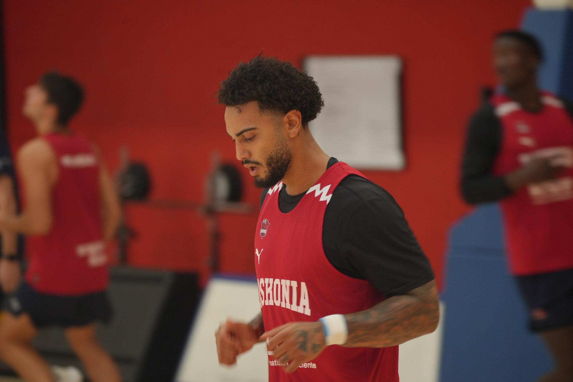 En imágenes: Así entrena el Baskonia bajo las órdenes de Galbiati