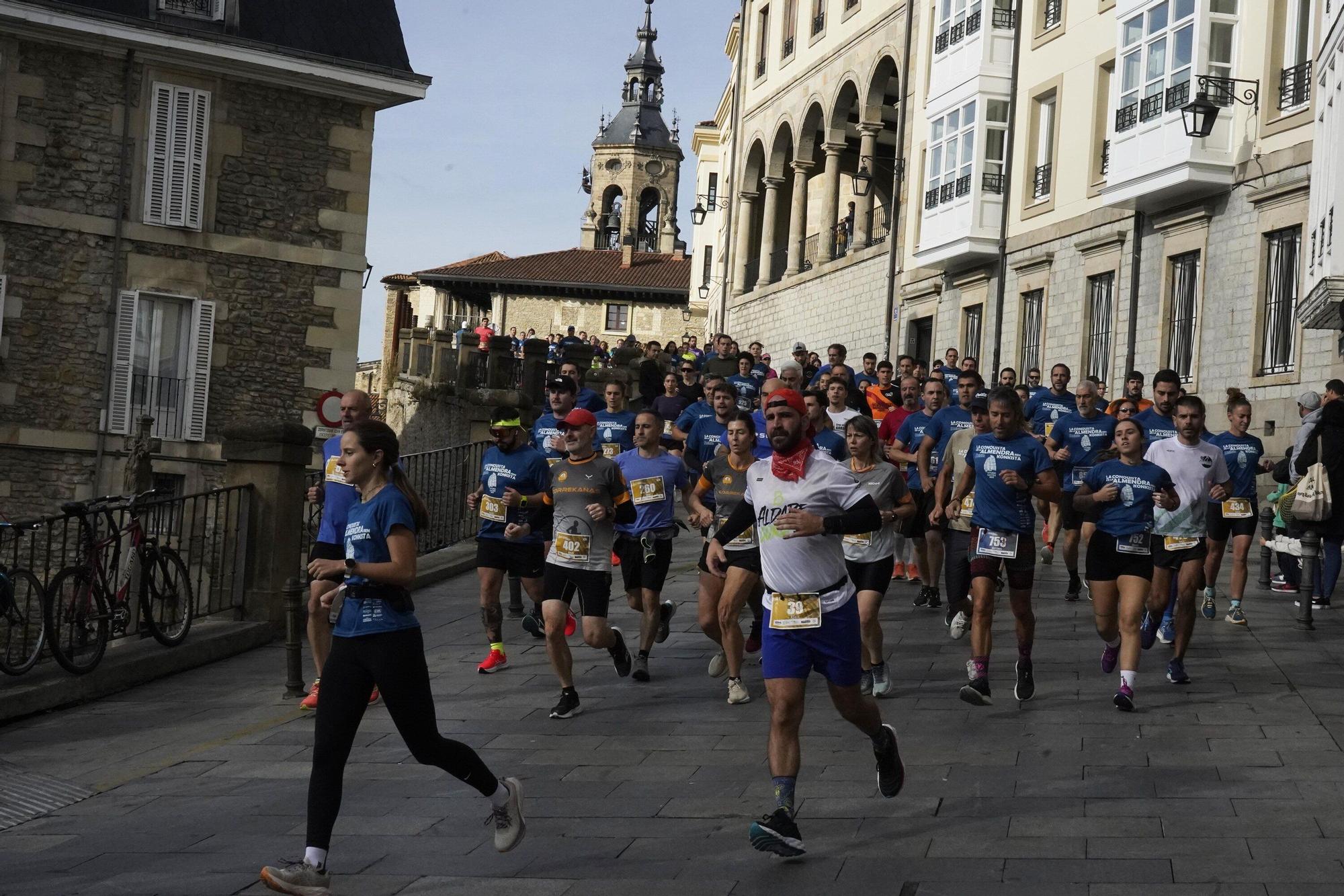 En imágenes: Miles de personas conquistan la Almendra de Gasteiz
