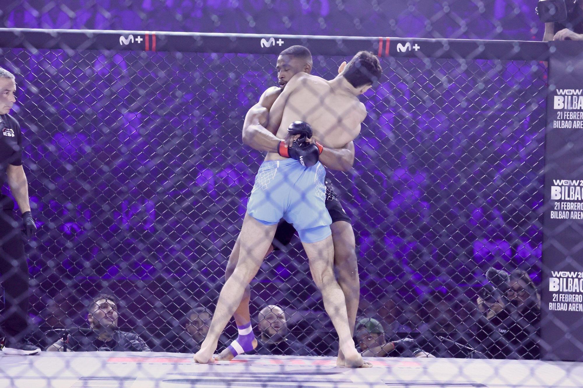 En imágenes: El Buesa se rinde al MMA con Topuria como estrella