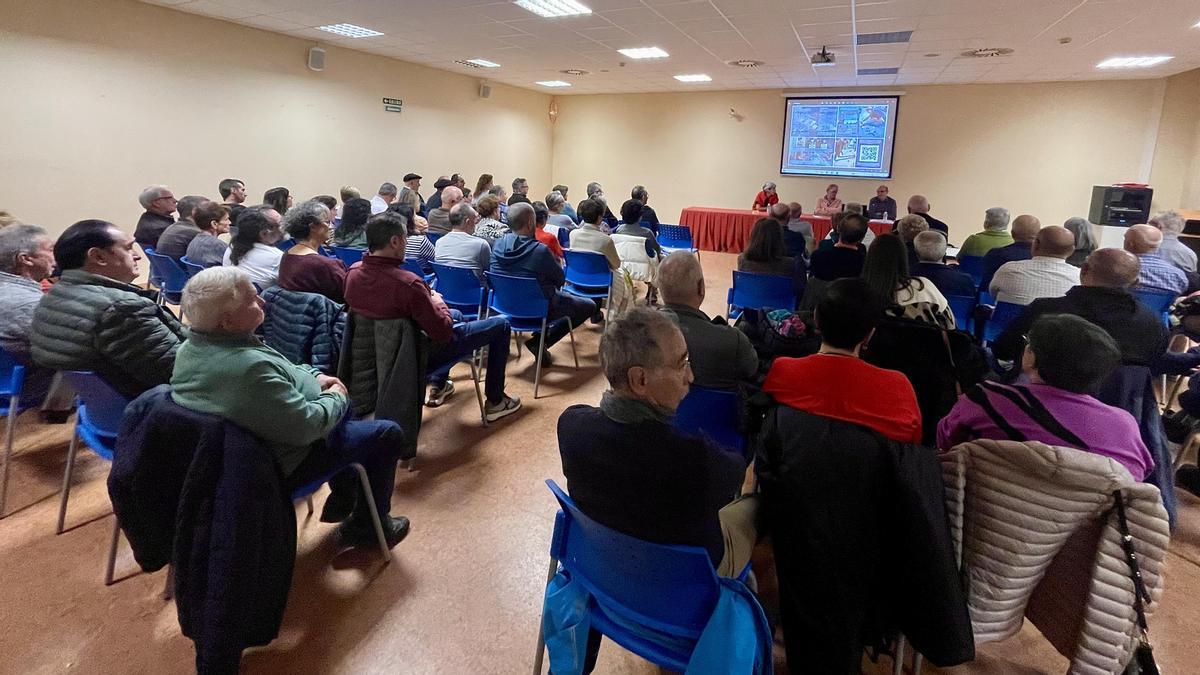 La sala Lanton, llena para escuchar acerca del proyecto de Los Tropezones.