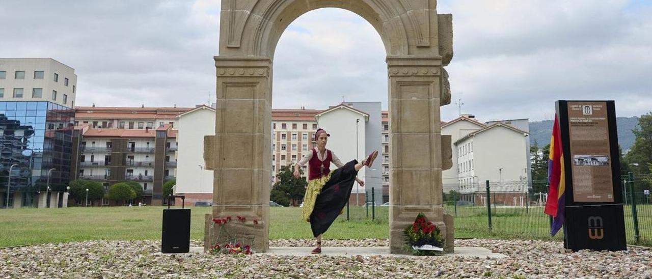 Fotos del homenaje en la vieja cárcel de Pamplona por el 89 aniversario de la matanza de Valcaldera
