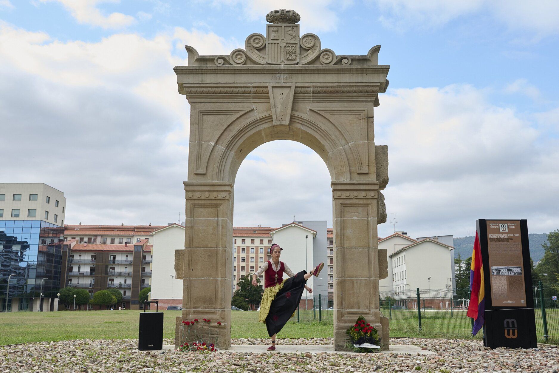 Fotos del homenaje en la vieja cárcel de Pamplona por el 89 aniversario de la matanza de Valcaldera