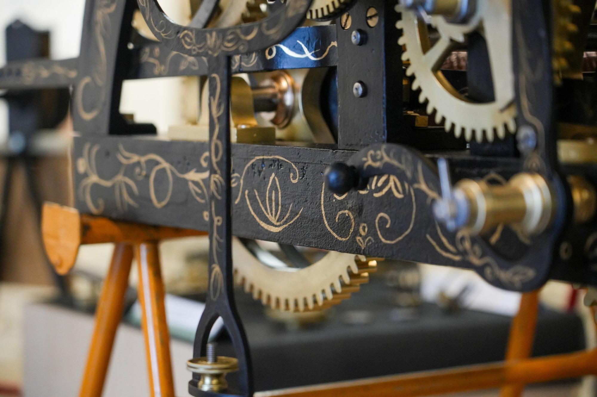 En imágenes: Exposición de la maquinaria del reloj de la torre de San Miguel