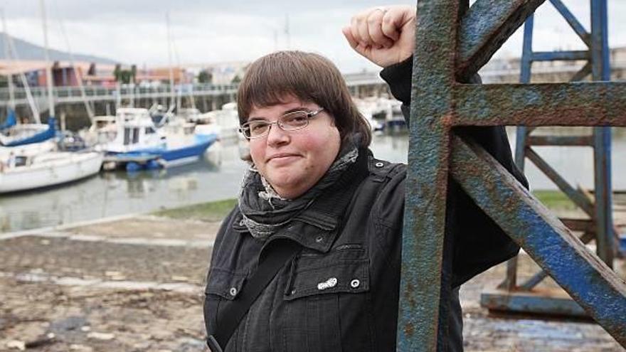Nahikari Ayo, que lleva diez años impartiendo clases de de bertsolarismo, se muestra contenta y sorprendida por el premio concedido por el Ayuntamiento.de