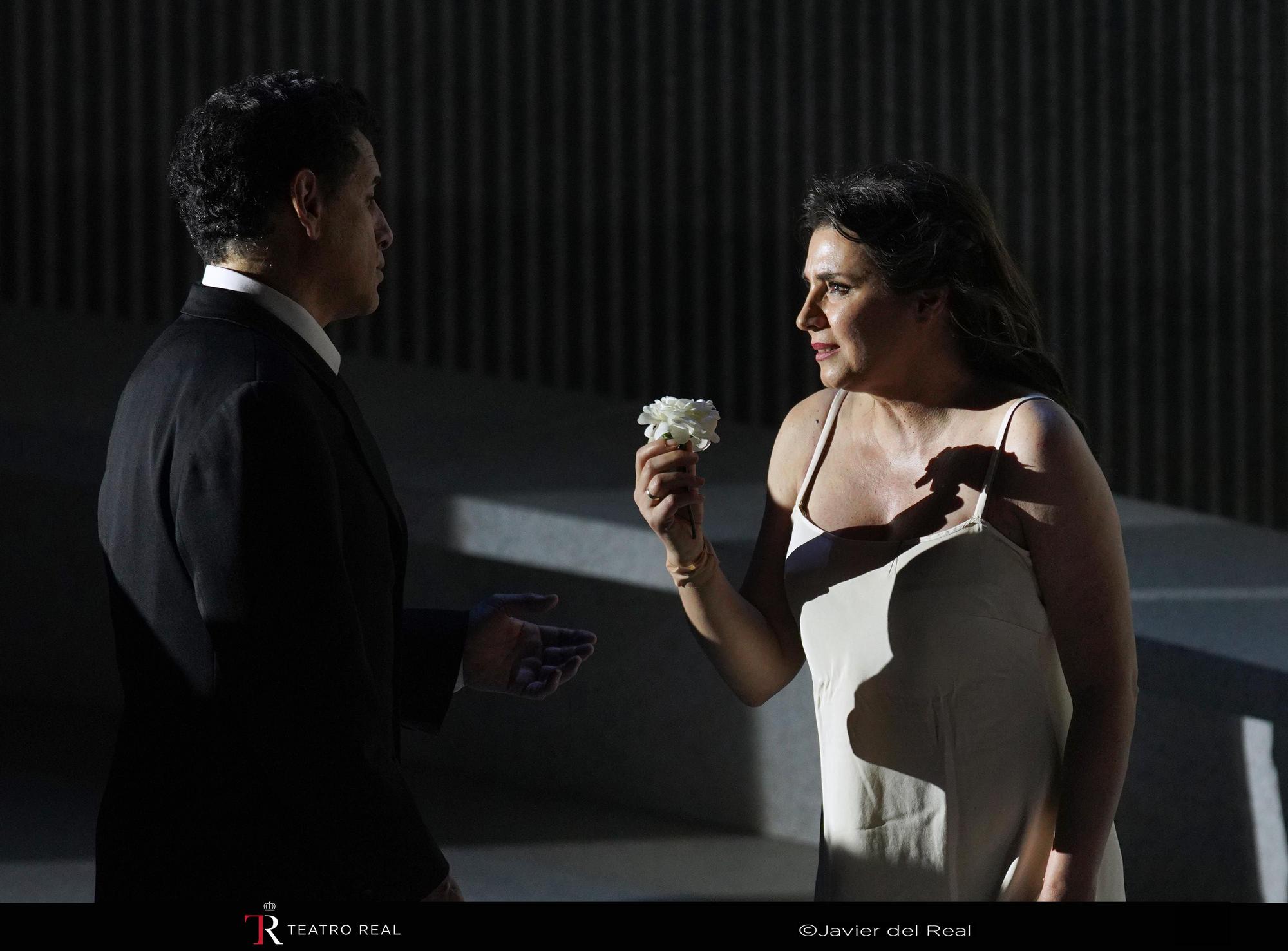 Gran ovación a Sabina Puértolas en 'La traviata'