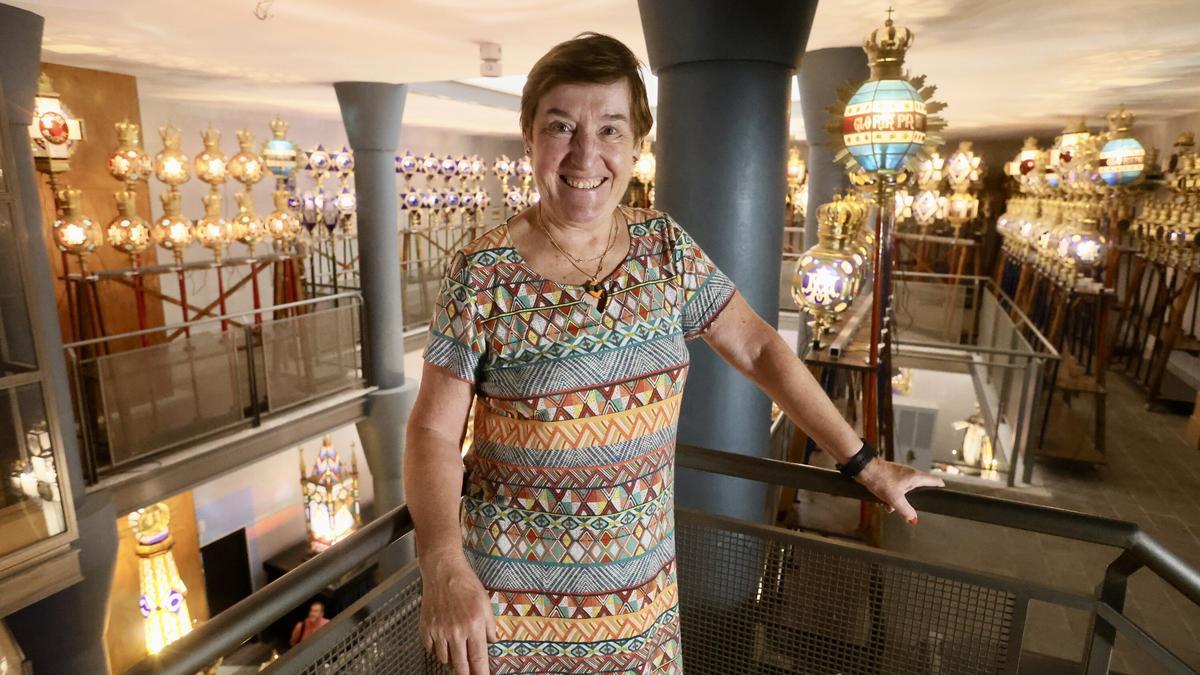 Entrevista con la abadesa de la Cofradía de la Virgen Blanca
