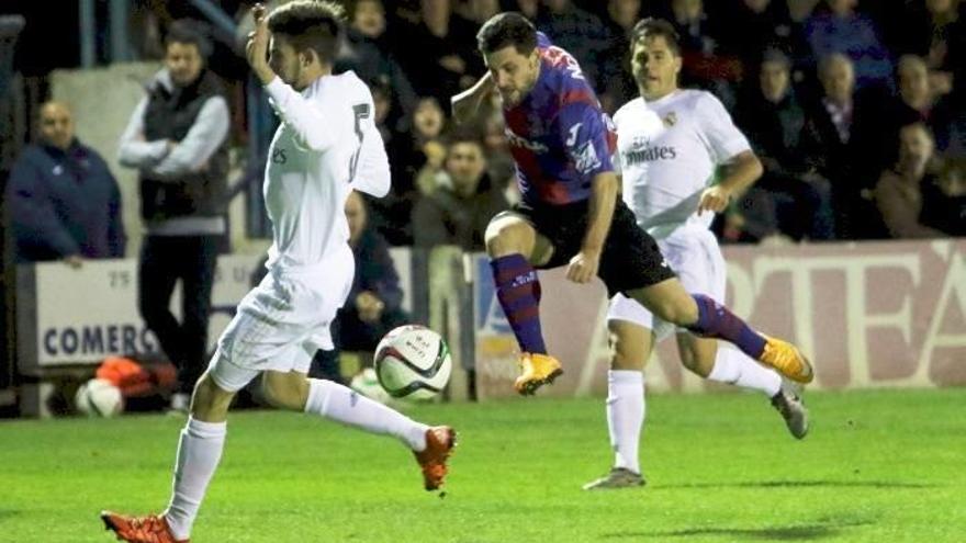 El Leioa suda para empatar con el Castilla