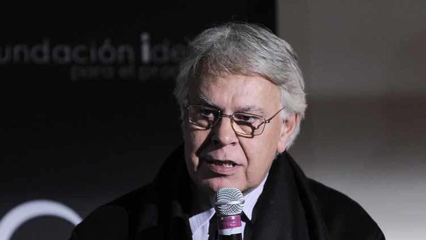 El ex presidente español Felipe González habla durante un foro donde se discuten políticas para el progreso en una imagen de archivo.