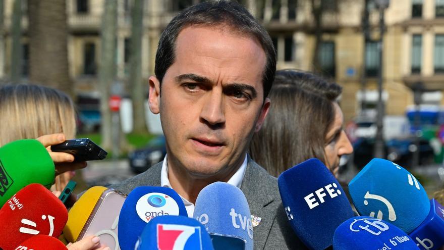 Iñigo Ansola muestra su solidaridad con las dos víctimas de Berriz