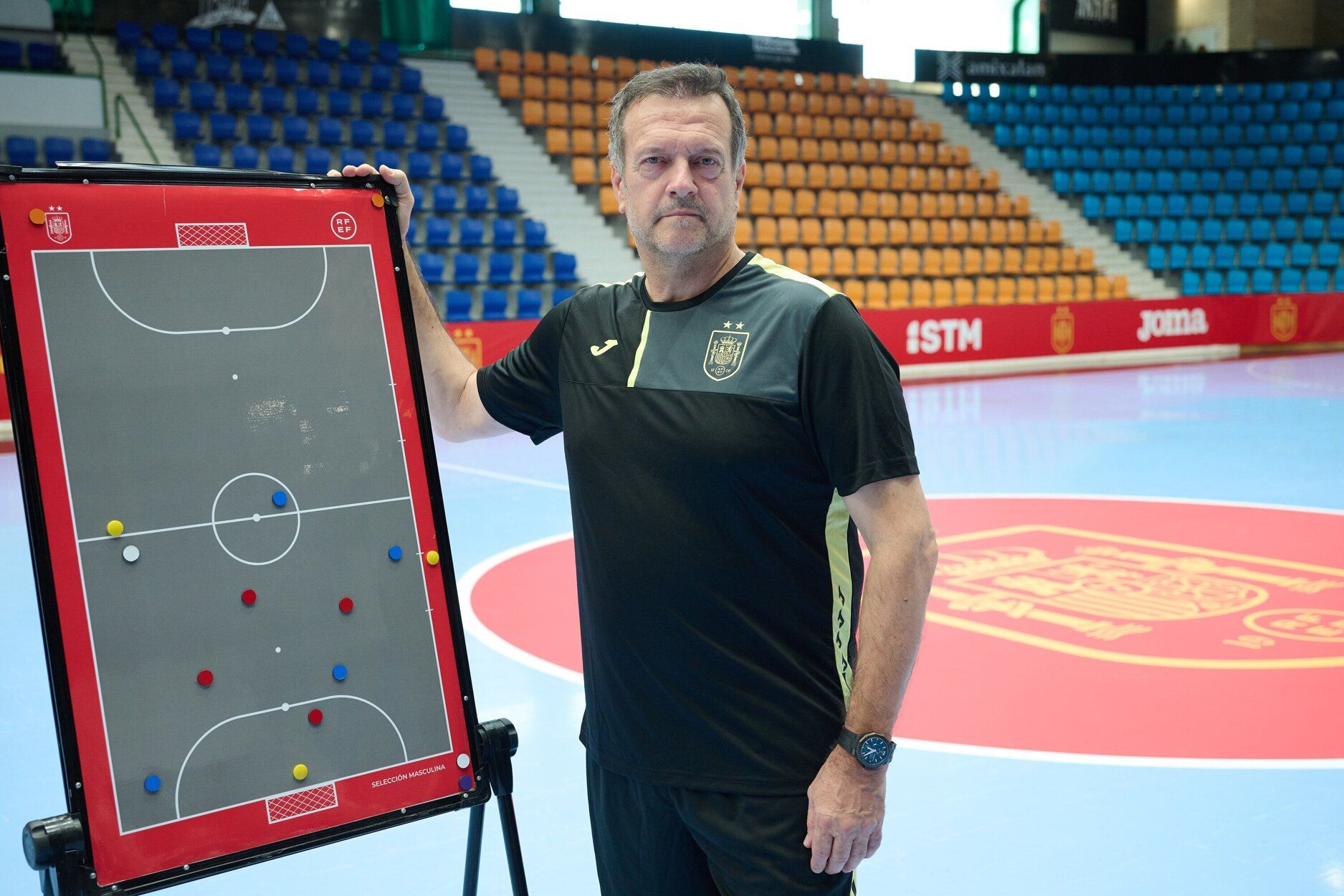Fotos del entrenamiento de la selección española de fútbol sala en el pabellón Anaitasuna
