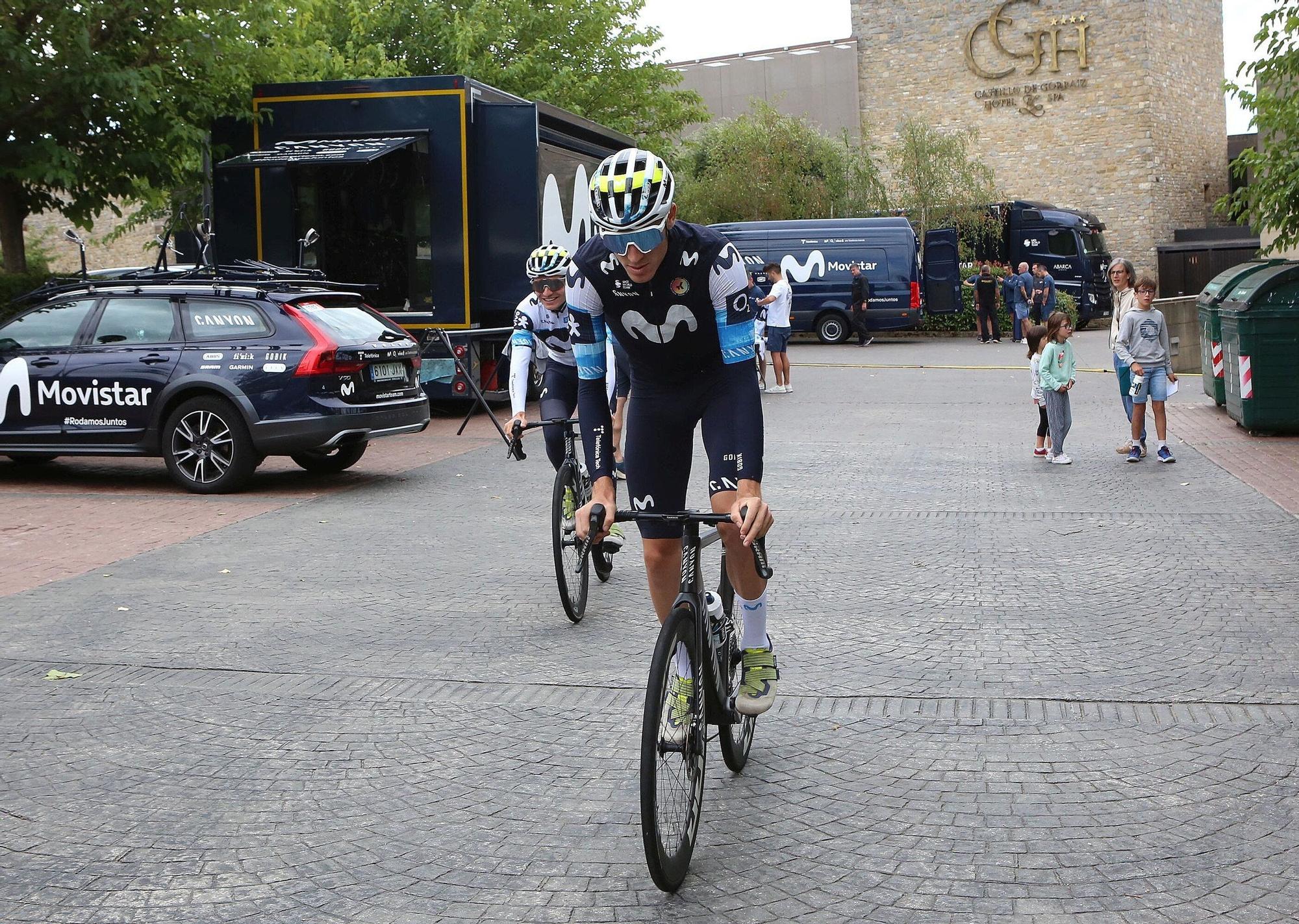 Movistar Team sale a rodar por la Comarca de Pamplona en la jornada de descanso de La Vuelta