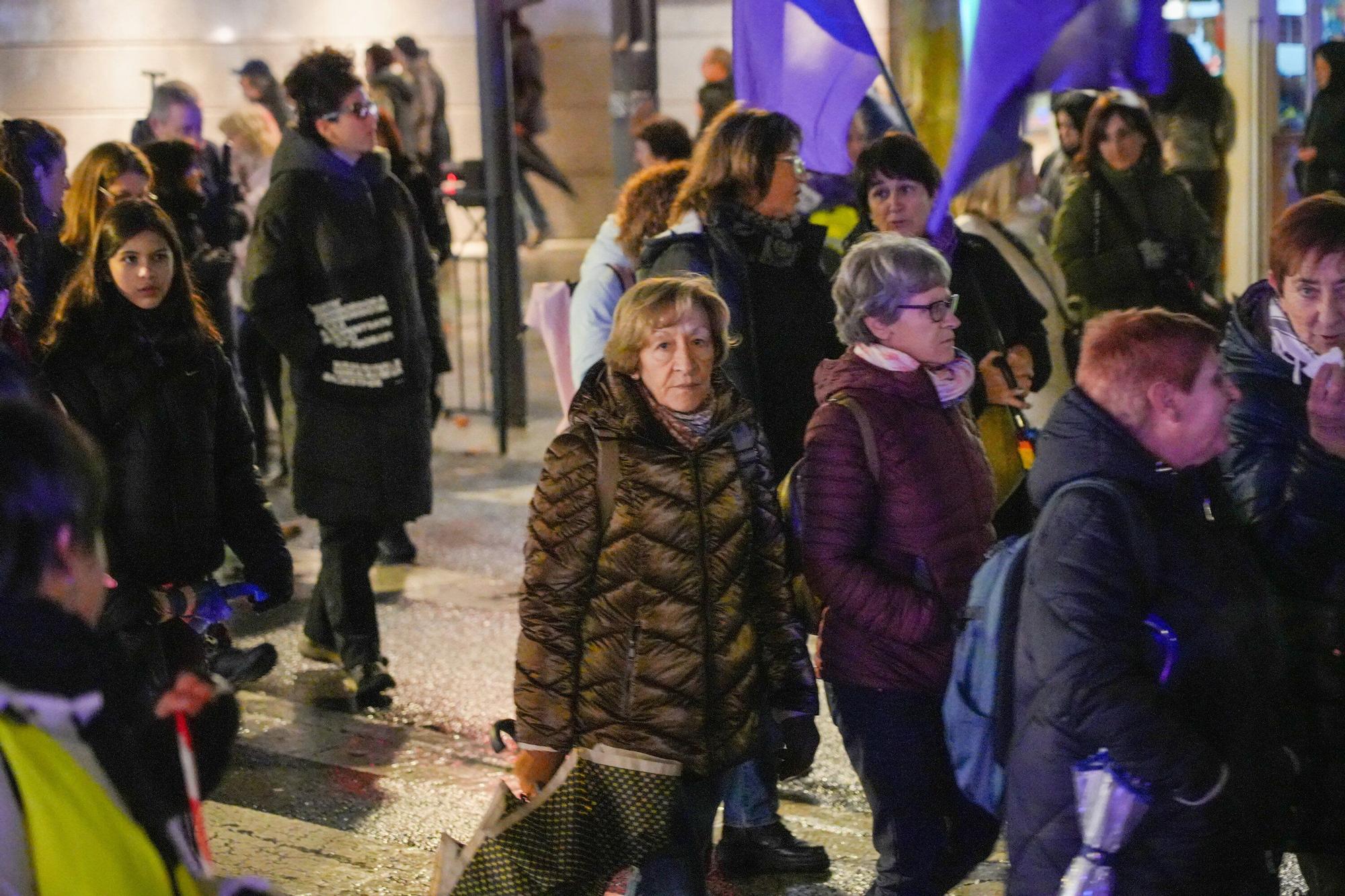 En imágenes: El Movimiento Feminista de Euskal Herria marcha por Vitoria el 25N