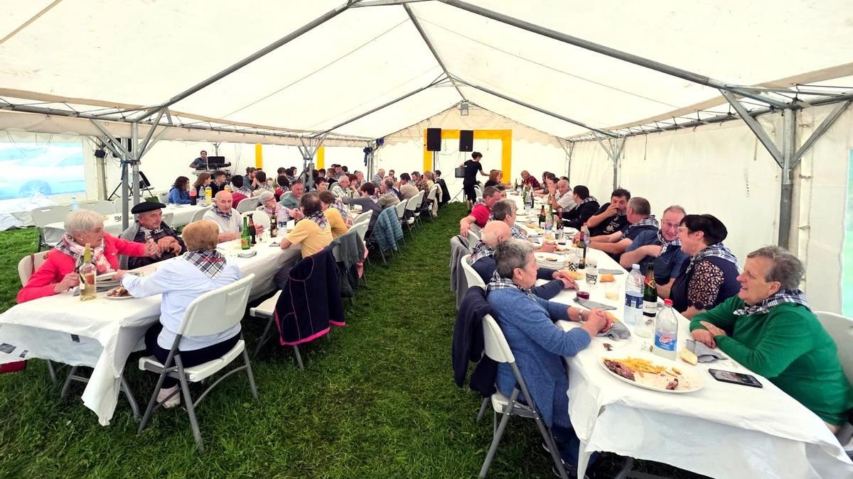 Asistentes a la comida