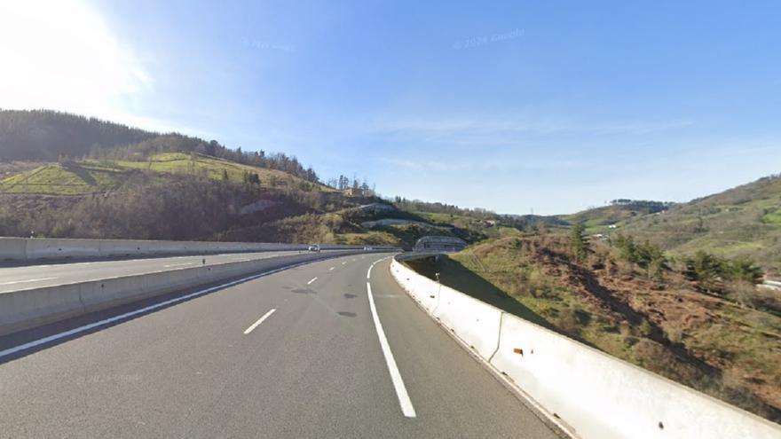 Dos personas heridas en un accidente en la AP-636 en Antzuola