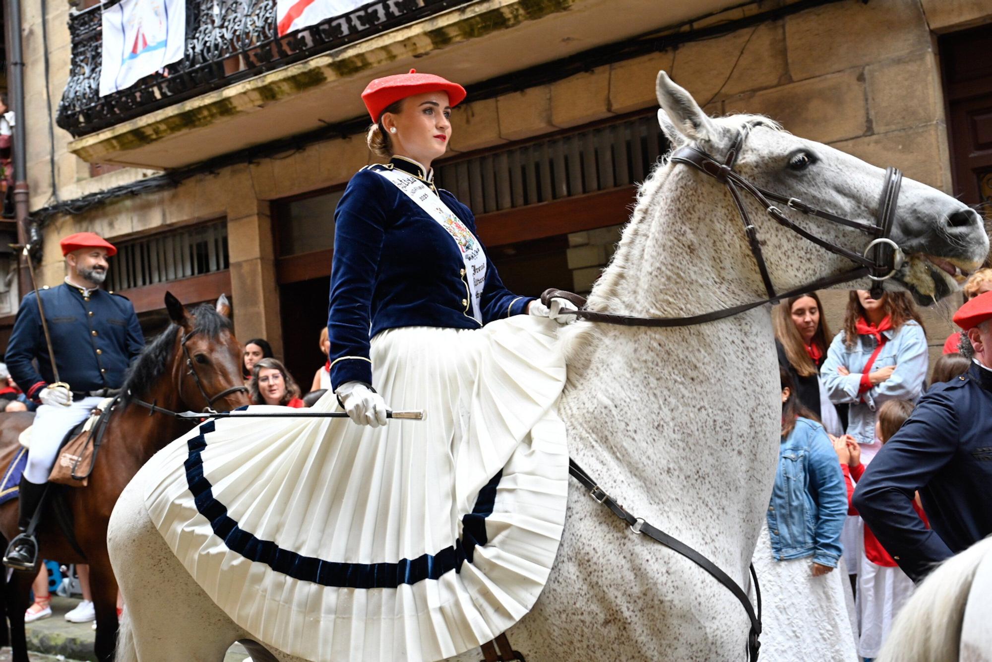 Fotos del Alarde tradicional 2025 por las calles de Hondarribia