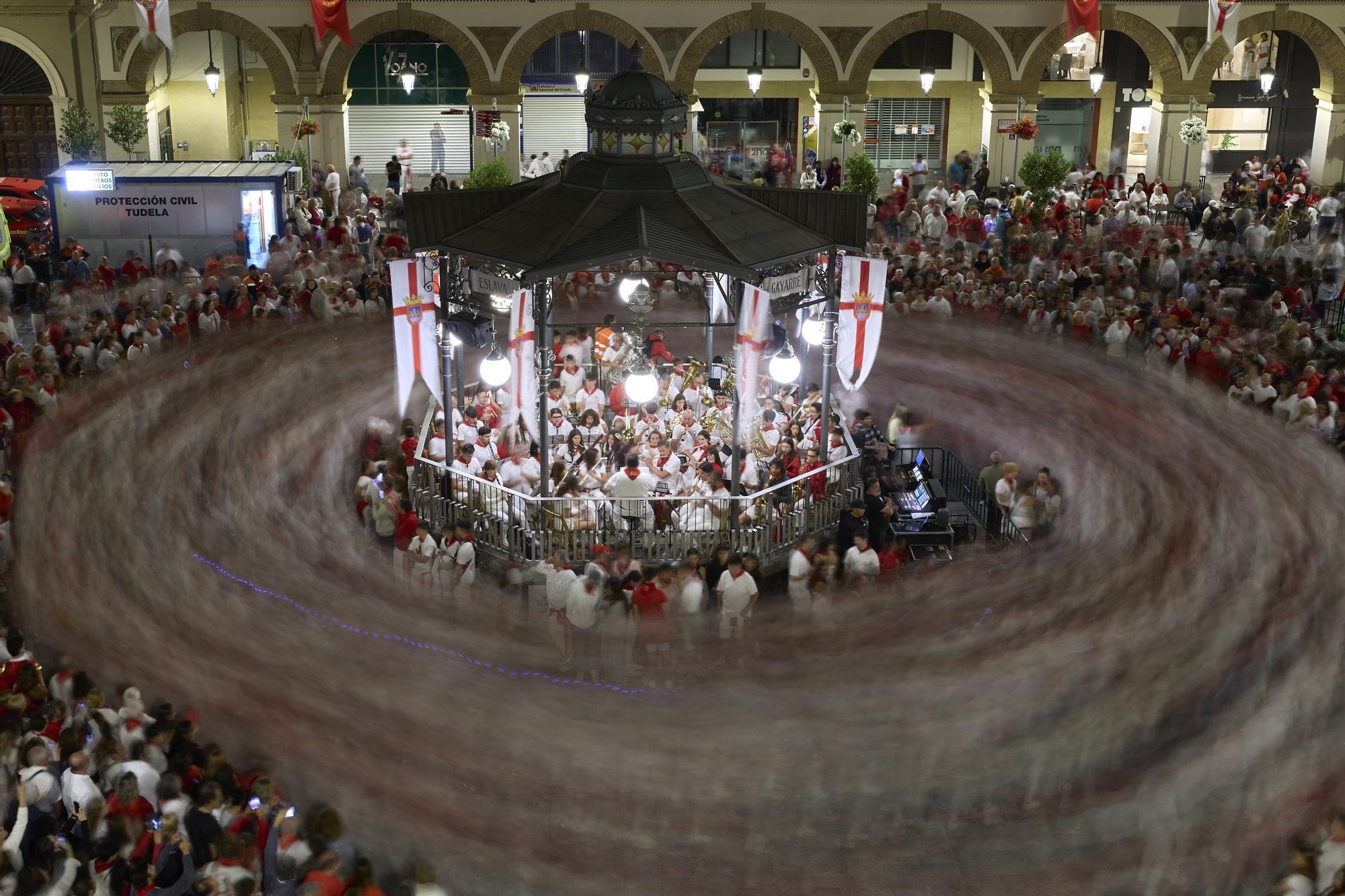 Fotos del baile de La Revoltosa en Tudela