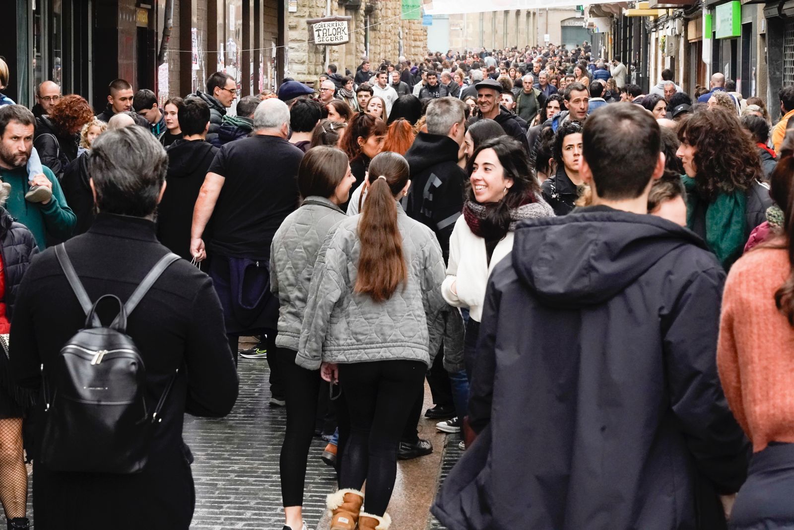 En imágenes: colas para acceder a una Durangoko Azoka a reventar