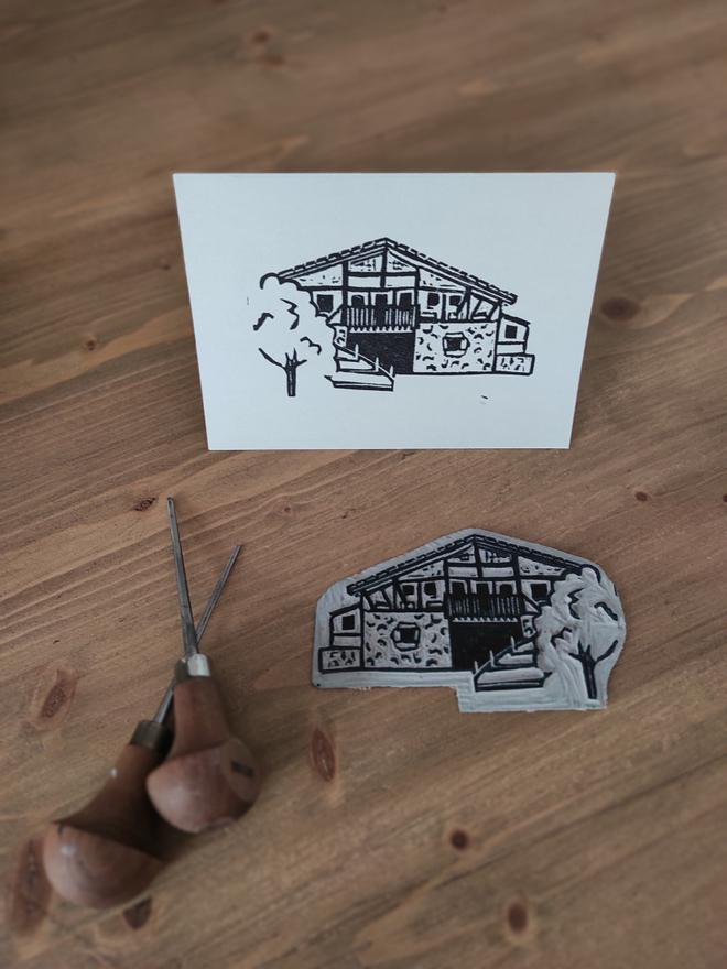 Iratxe es una artesana y artista, nacida en Bilbao.