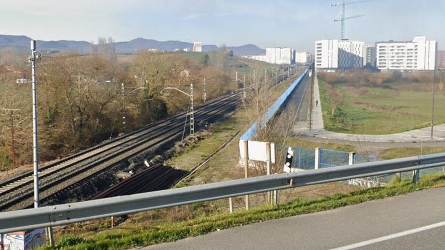 Una persona muere arrollada por el tren en Salburua