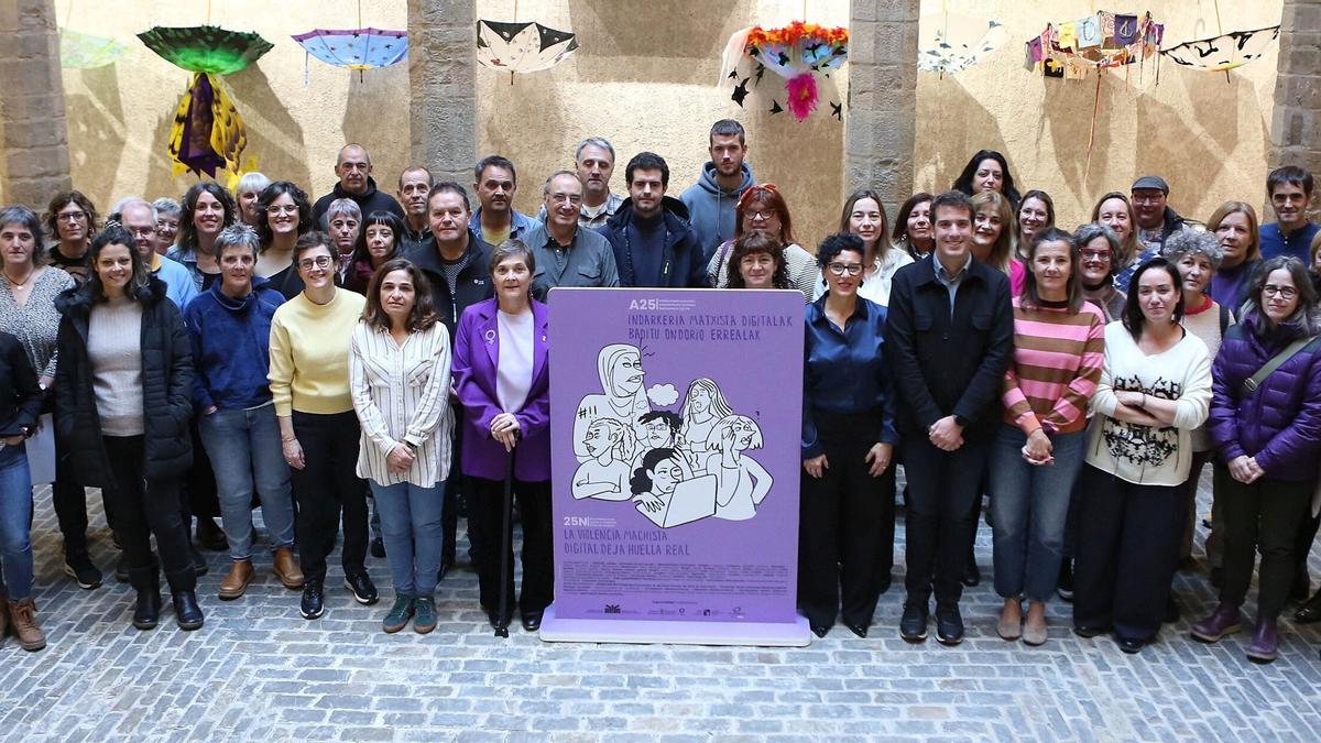 Representantes de varios ayuntamientos, en Pamplona.