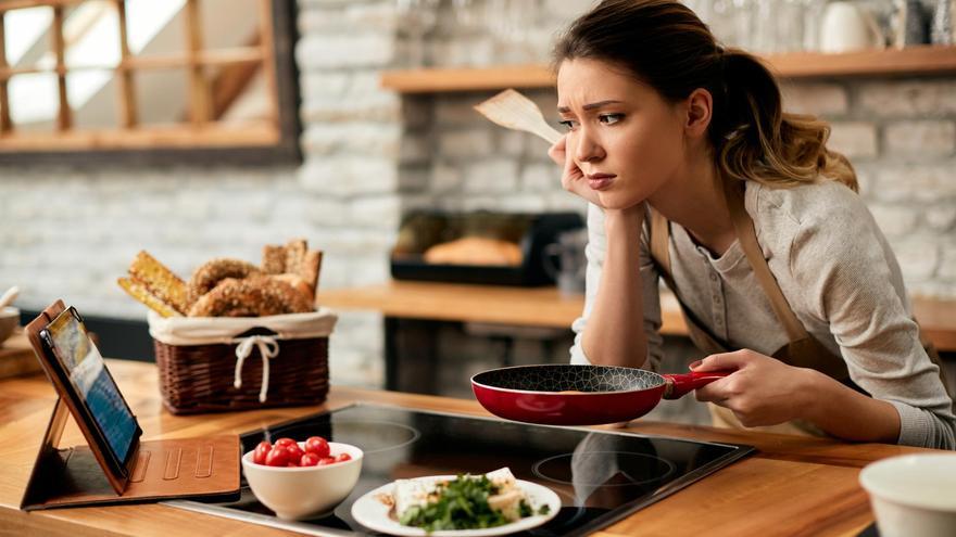 10 errores comunes en la cocina que arruinan tus platos (y cómo evitarlos)