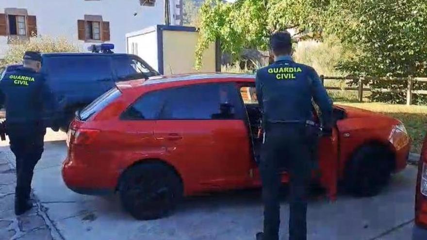 La Guardia Civil de Navarra detiene a tres personas en Sunbilla tras huir de un control en la N-121-A con un coche robado en Valencia