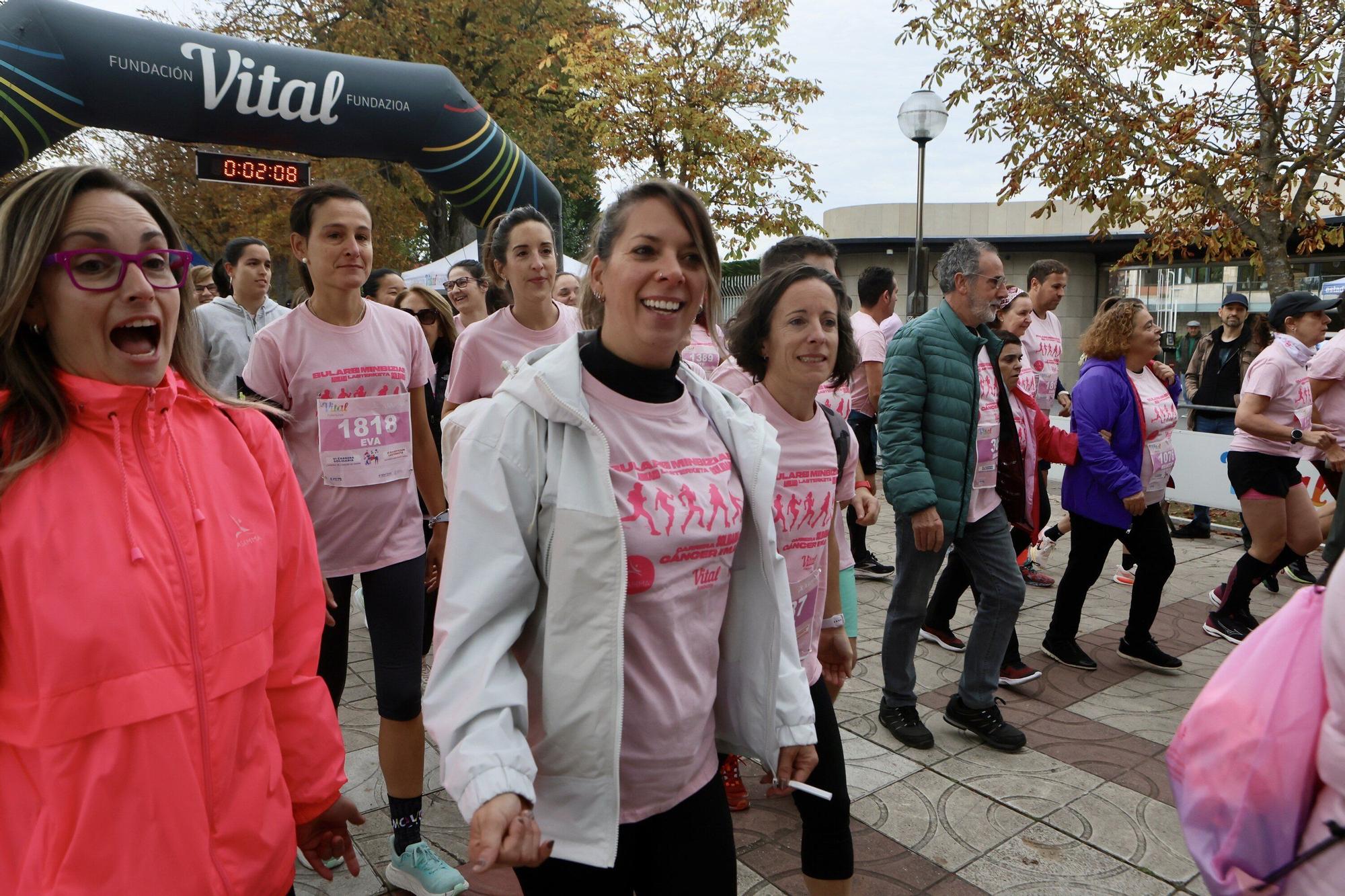 En imágenes: Vitoria se vuelca con la VI Carrera Solidaria contra el Cáncer de Mama
