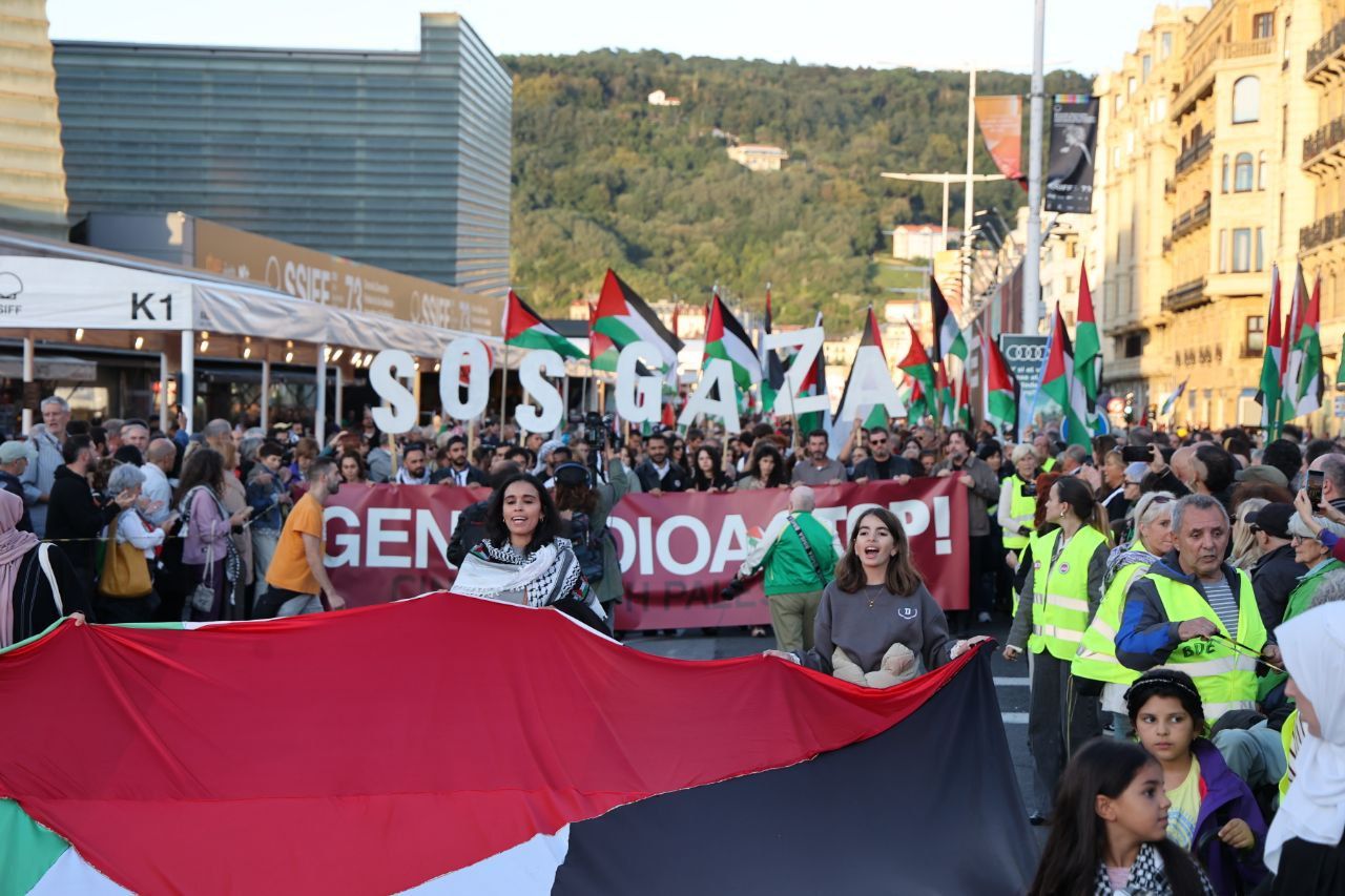 La solidaridad con Palestina llena las calles de Donostia