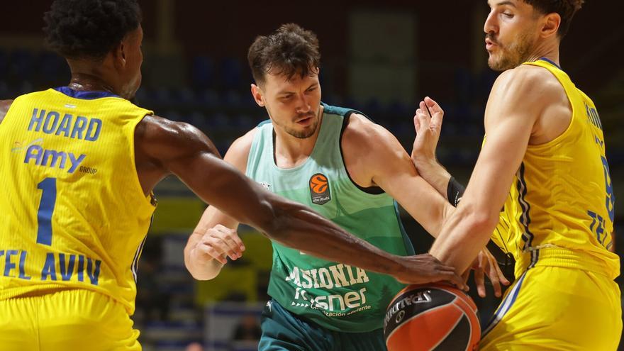 El 1x1 del Maccabi-Baskonia: Kurucs, la única luz en defensa