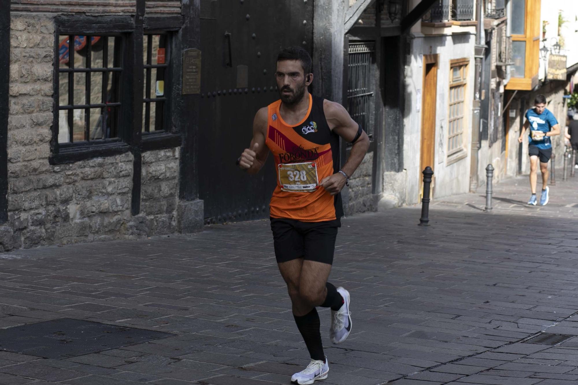 En imágenes: Miles de personas participan en La Conquista de la Almendra