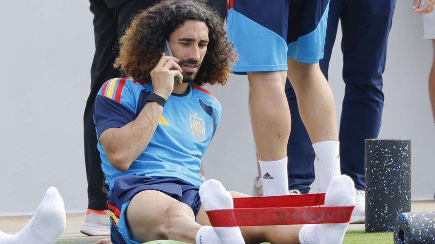 El posible fichaje de Cucurella por el Real Madrid irrumpe en la selección