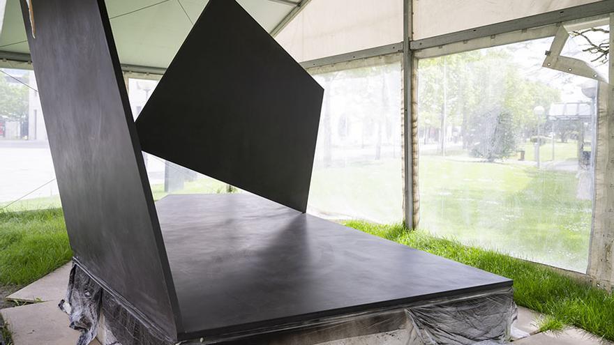 La UPNA restaura la escultura “Homenaje a Sáenz de Oiza” de Jorge Oteiza, situada en el campus de Arrosadia