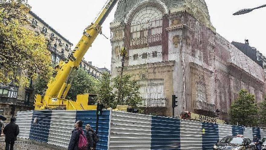 Comienza el derribo controlado de la cúpula deteriorada del Bellas Artes