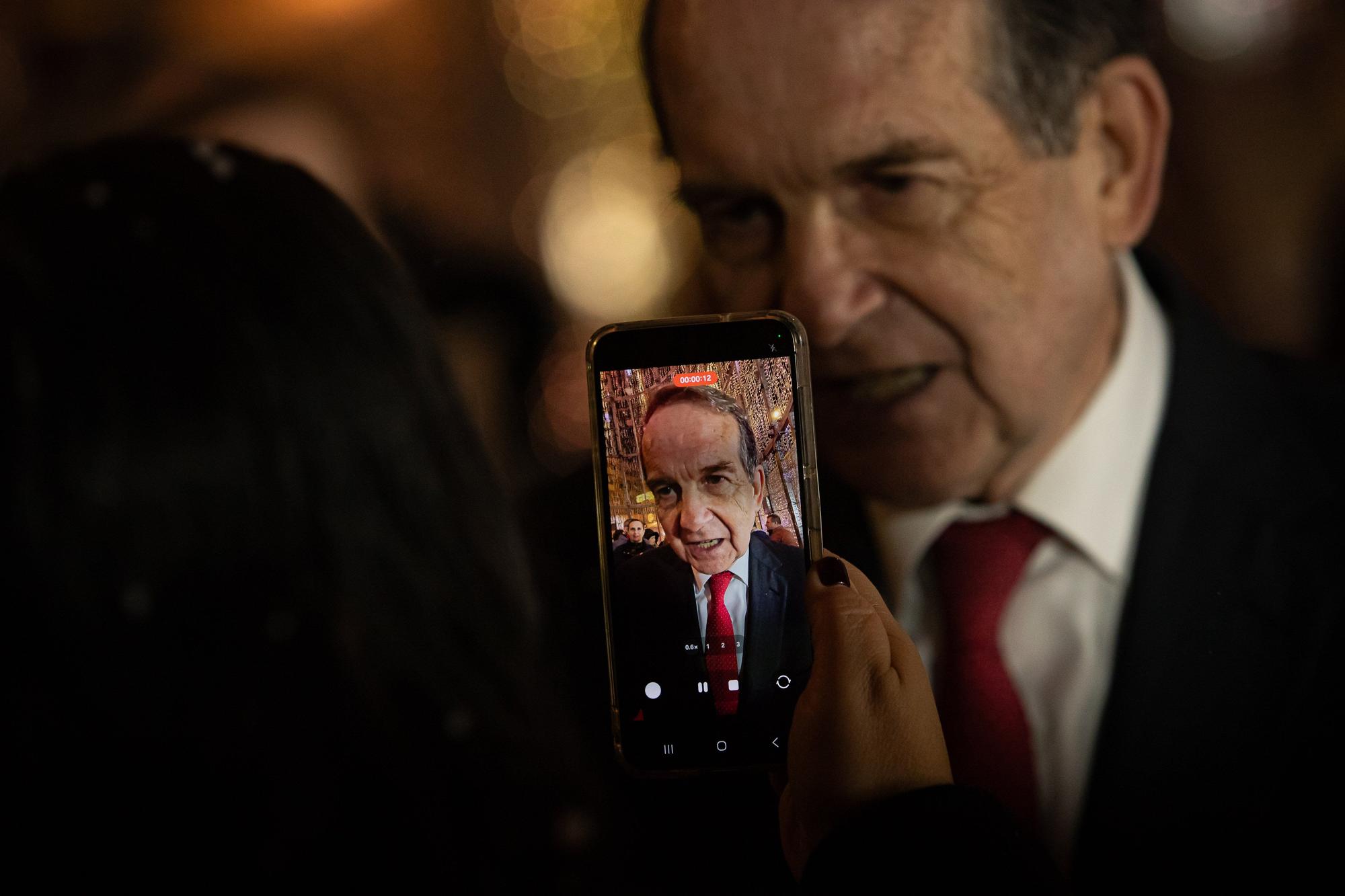 En imágenes: Ya es Navidad en Vigo: así ha sido el accidentado encendido de luces