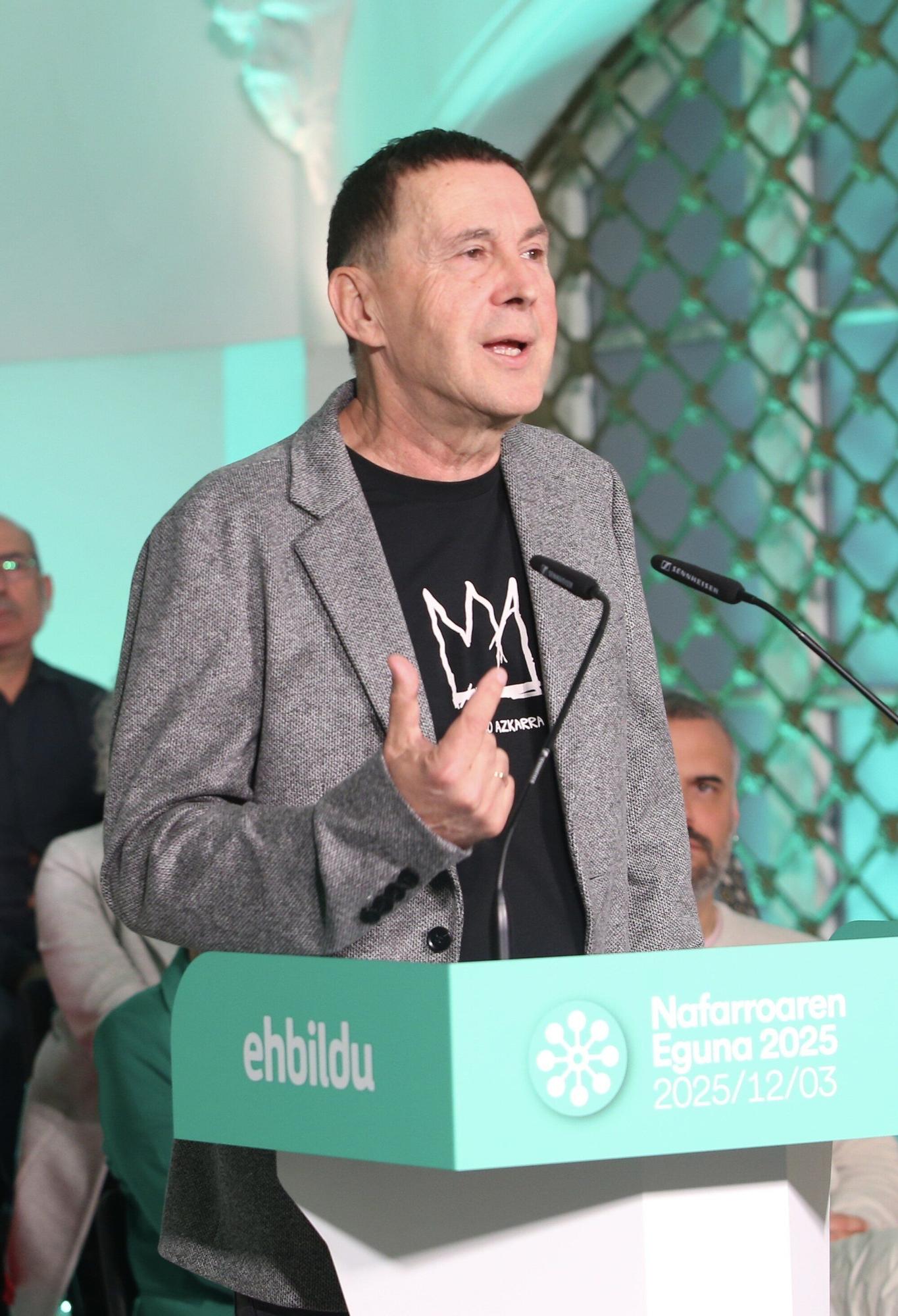 Rueda de prensa de EH Bildu en Pamplona por el Día de Navarra