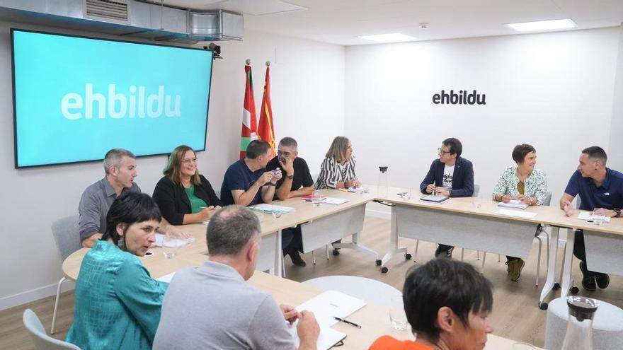 Otegi participará &quot;con toda la predisposición&quot; en la ronda de partidos de Pradales