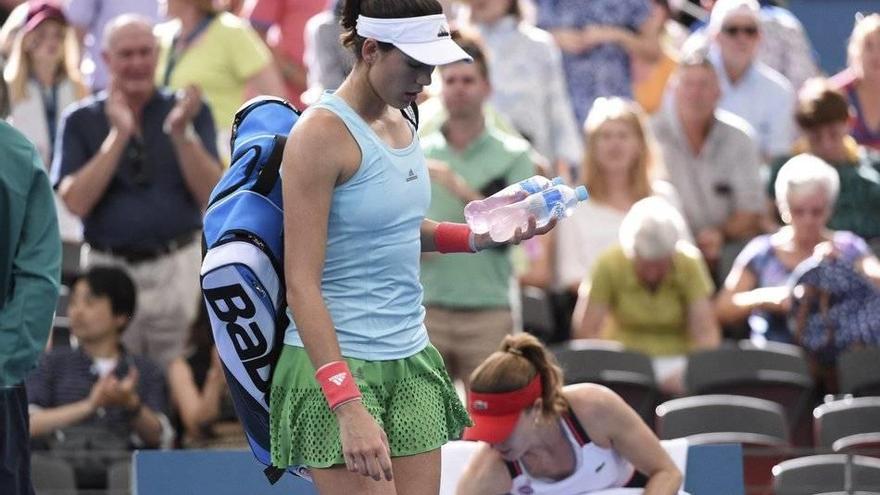 Garbiñe Muguruza abandona por molestias en el aductor