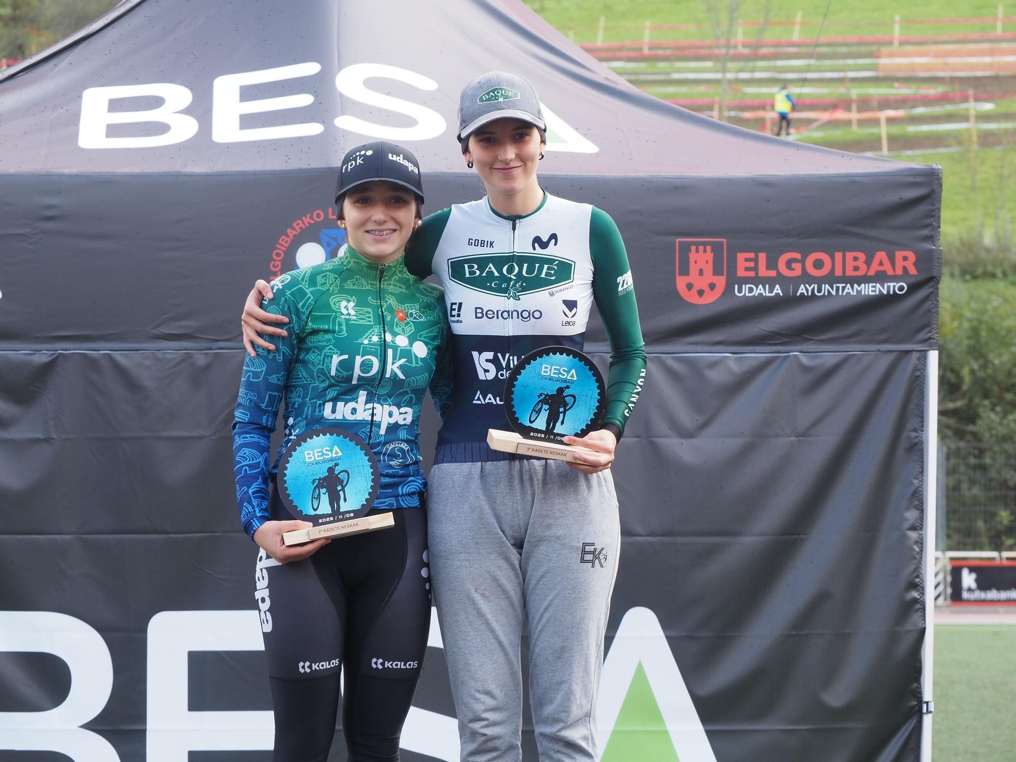 El barro se sumó al espectáculo de ciclocross en Elgoibar