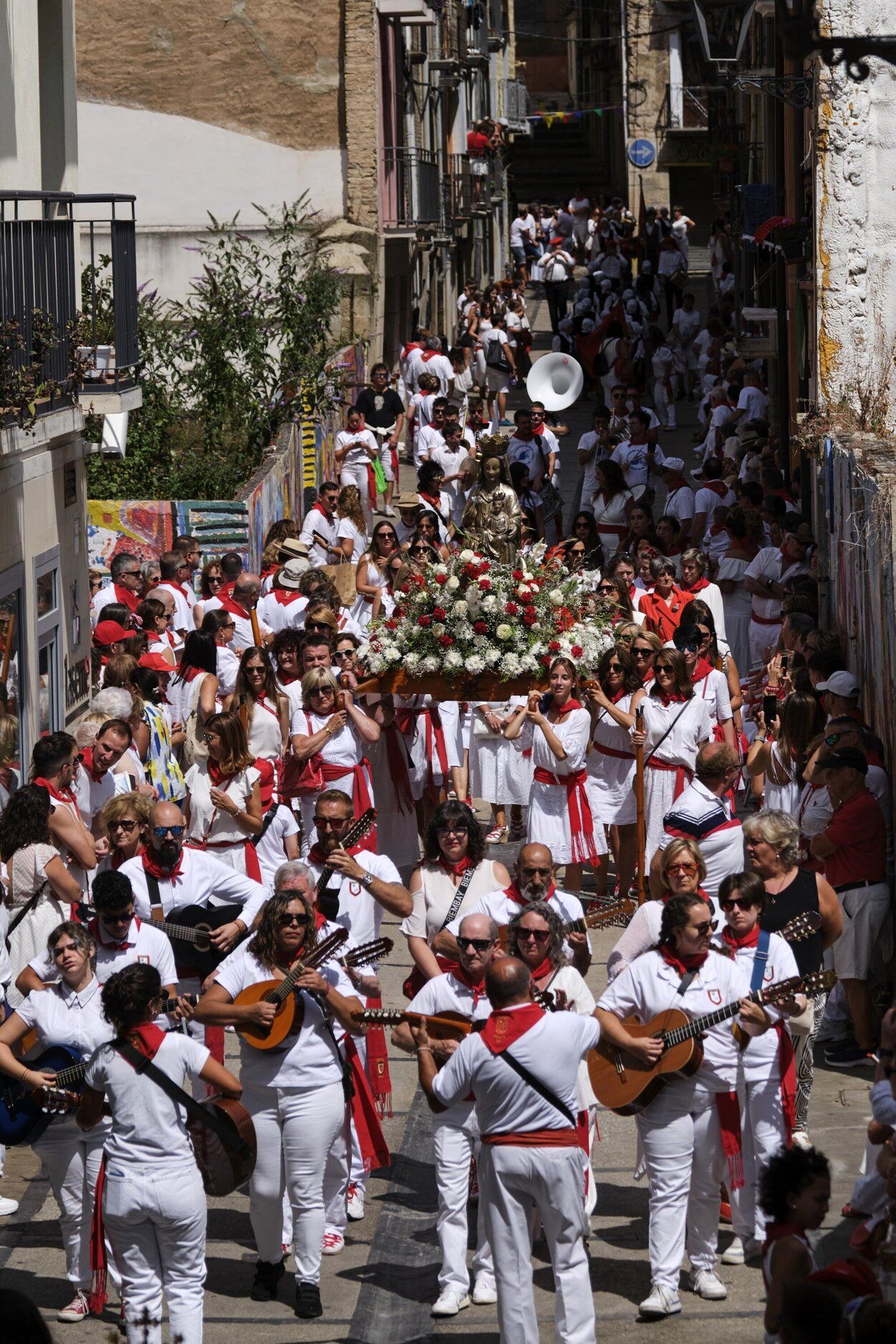 Fotos de la procesión y la pañuelada de este domingo en fiestas de Estella-Lizarra