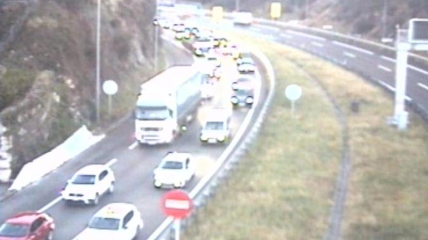 Retenciones en la variante de Donostia