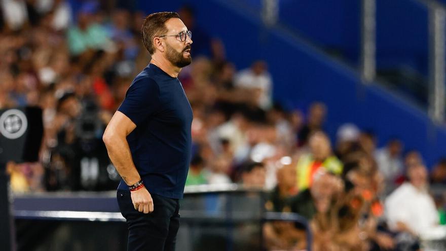 José Bordalás, antes del partido ante el Alavés: &quot;Nos sacan tarjetas por todo&quot;