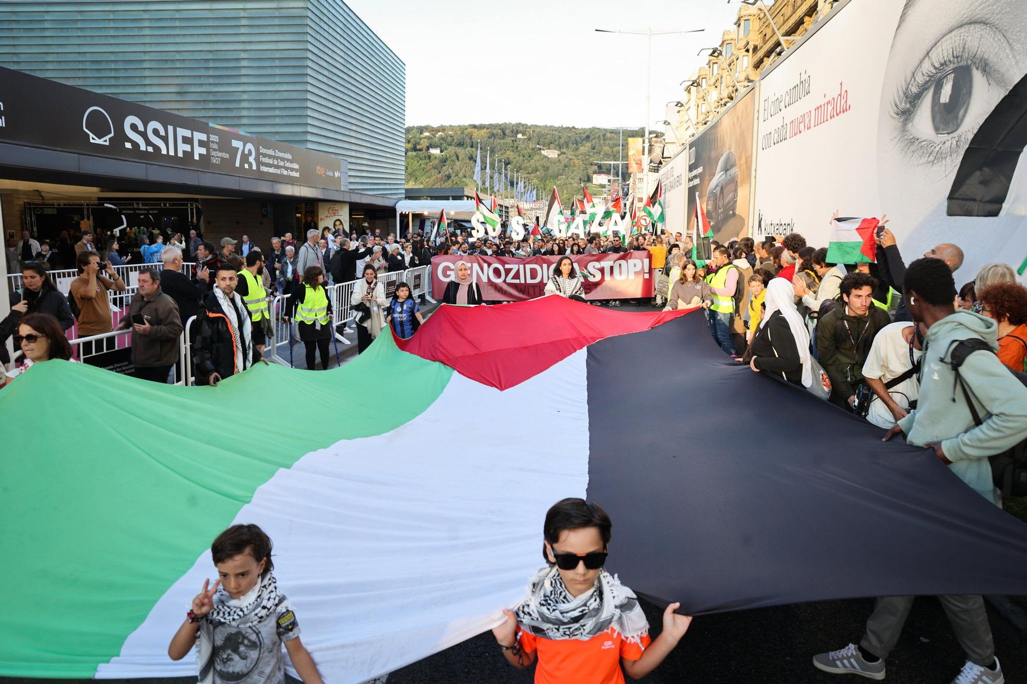 La voz de Hind Rajab | Fotos de la marcha en apoyo a Palestina en Donostia - San Sebastián