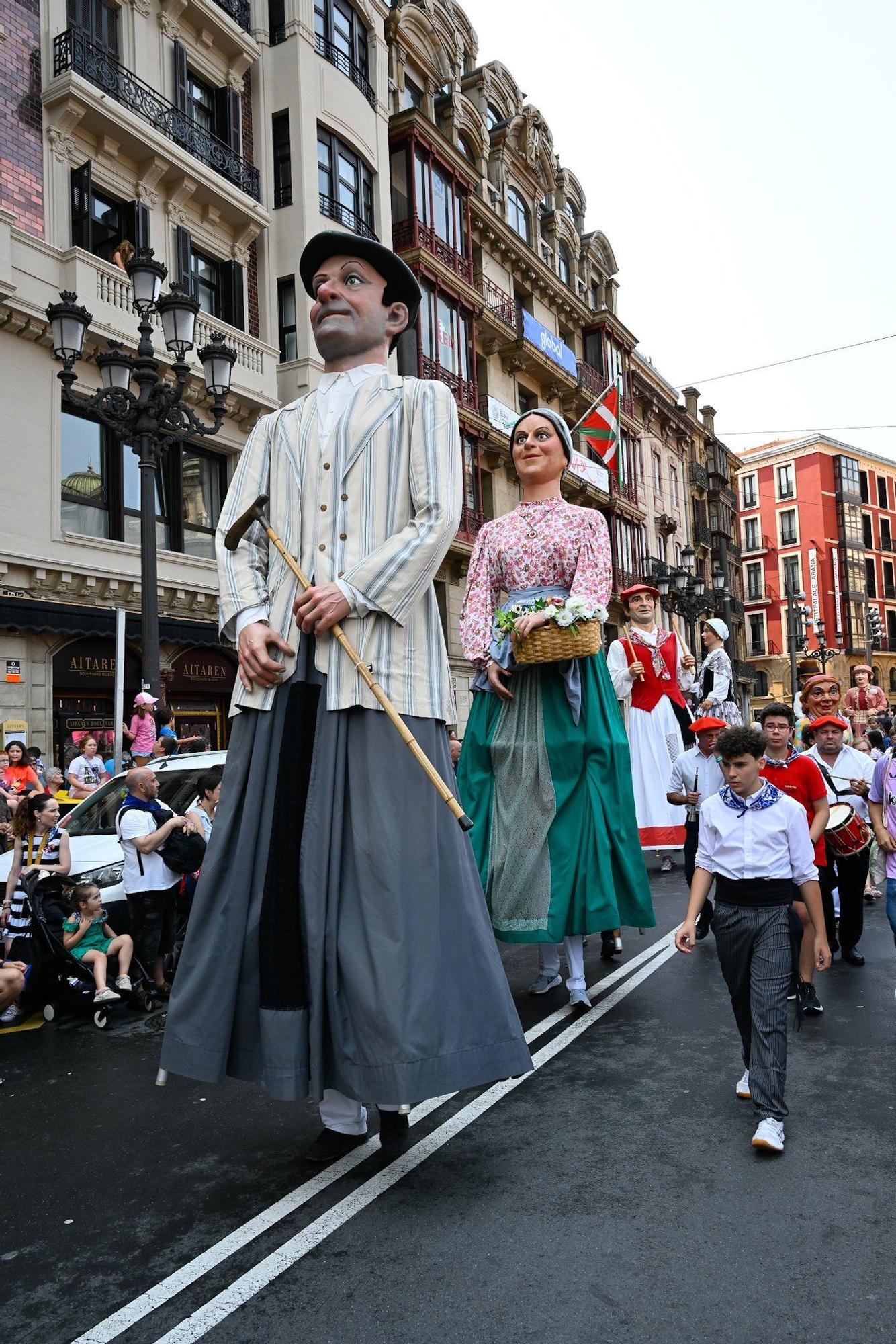 En imágenes: Los gigantes y cabezudos despiden Aste Nagusia a lo grande
