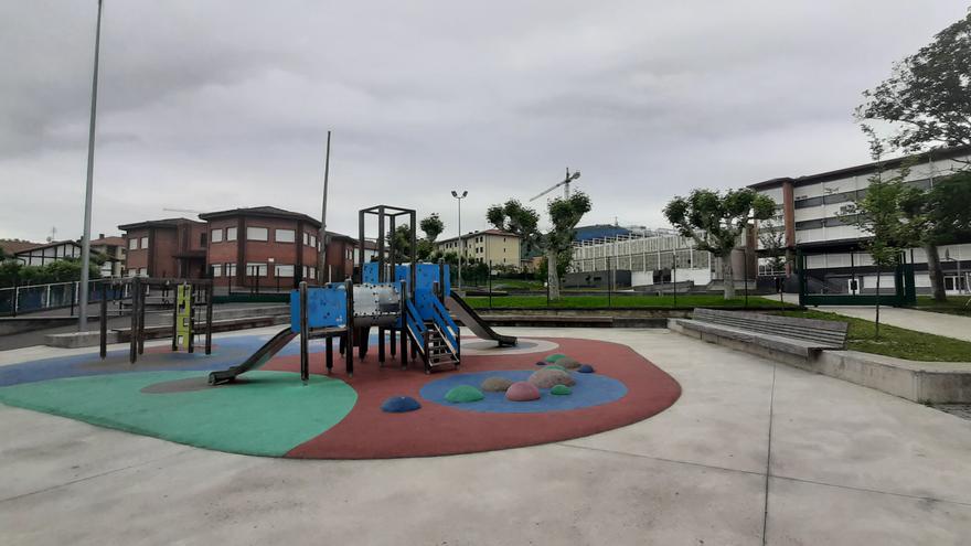 Amurrio se dota de un parque infantil inclusivo y accesible en Mendiko