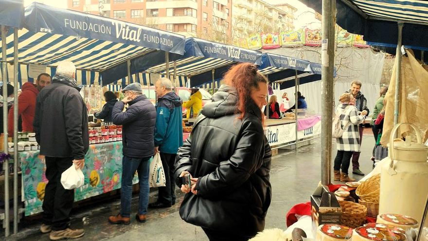 Amurrio impulsa el mercado de productores de los viernes en Juan Urrutia