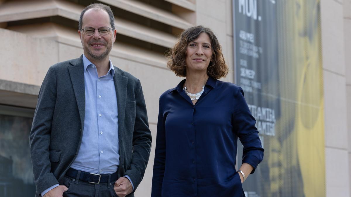 Gabriel Pérez - Barreiro posa junto a Teresa Lasheras, directora de artes escénicas y música del MUN.