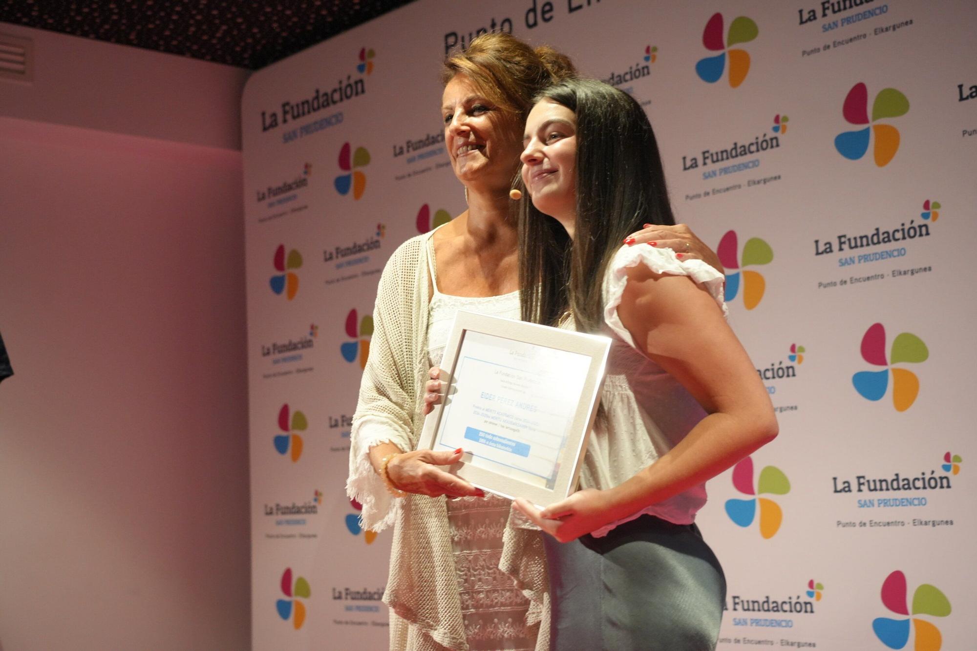En imágenes: Entrega de premios LaF al mérito académico en la Fundación Laboral San Prudencio