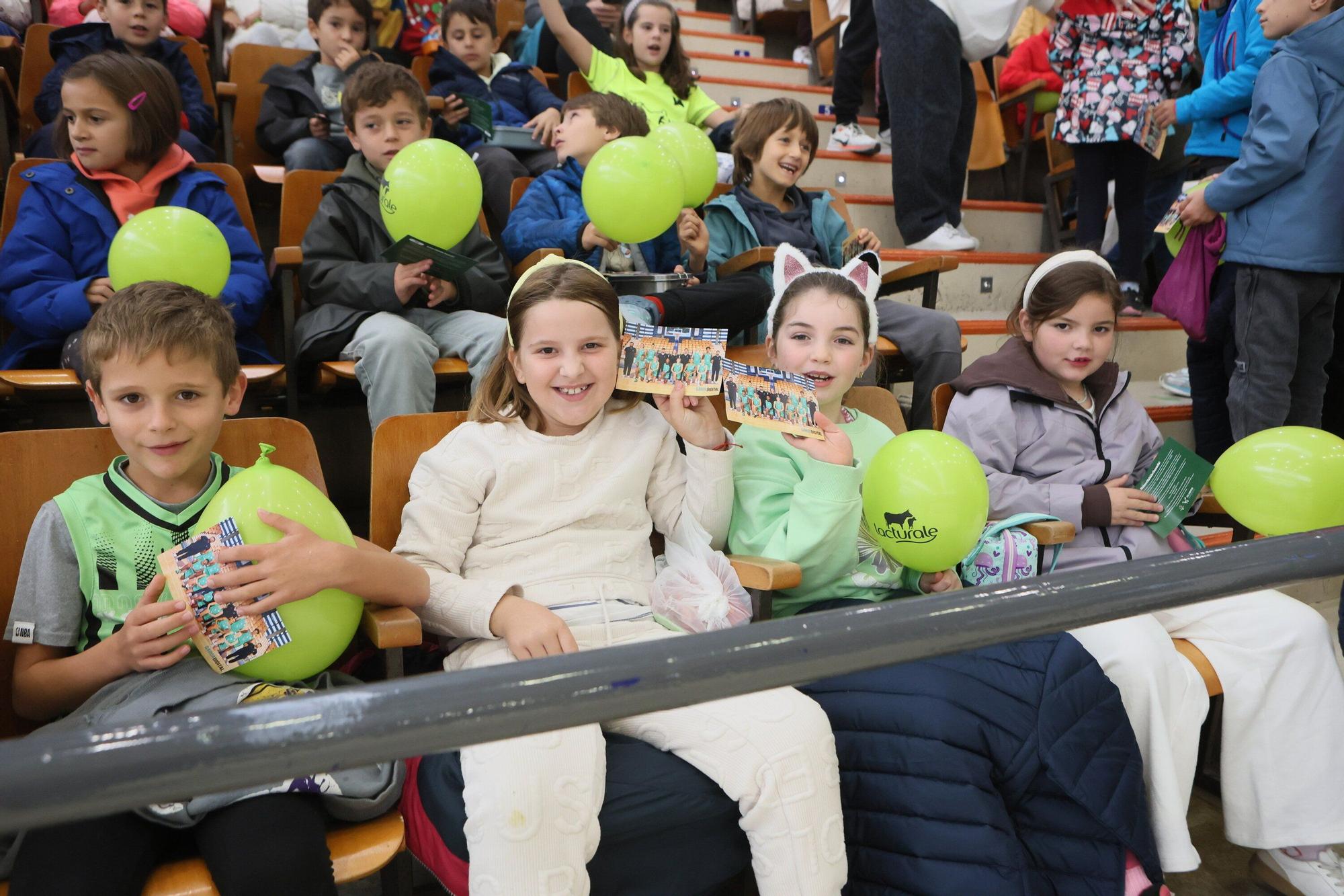 En imágenes: Entrenamiento del Araski en Mendizorroza con alumnos de Olabide