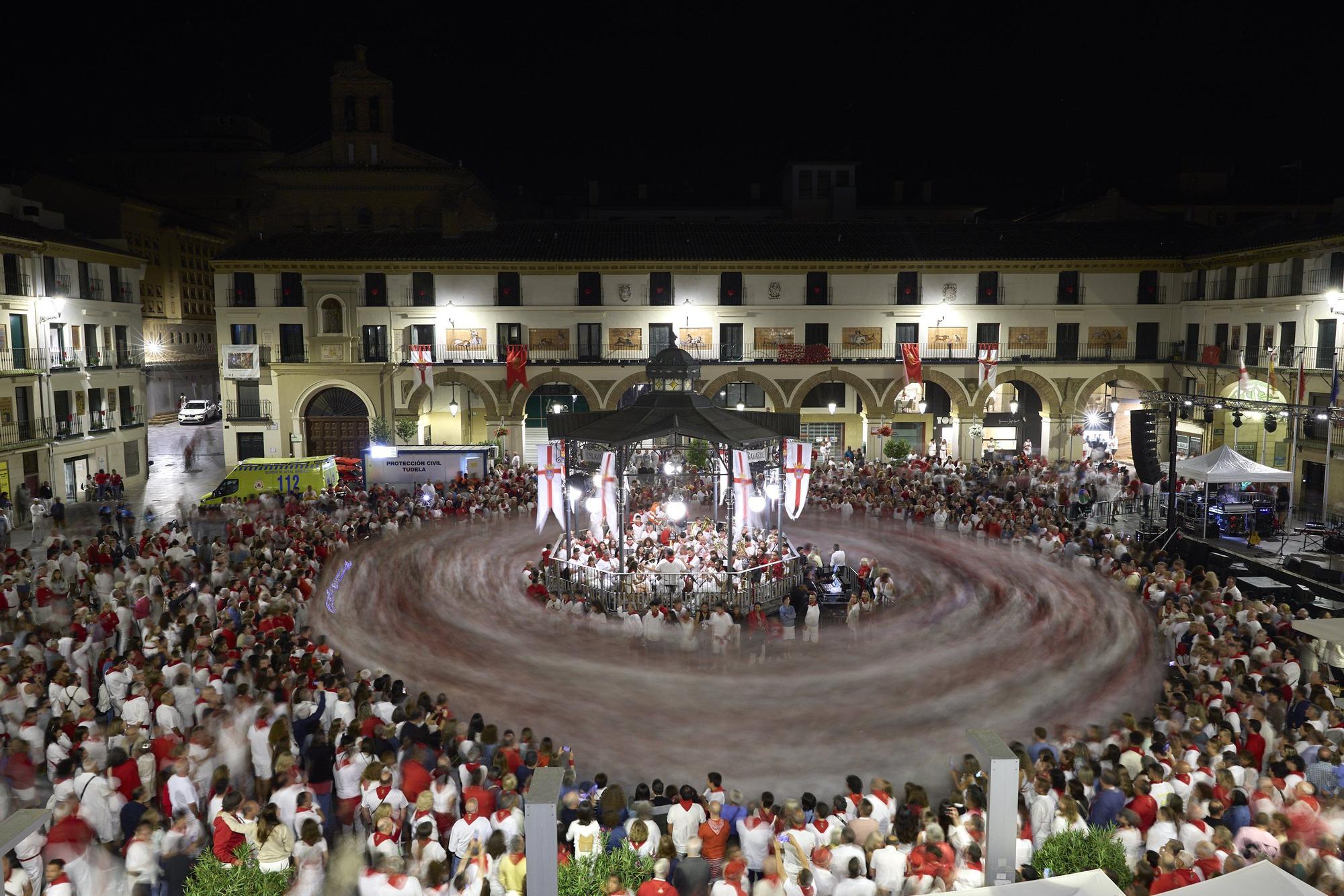 Fotos del baile de La Revoltosa en Tudela